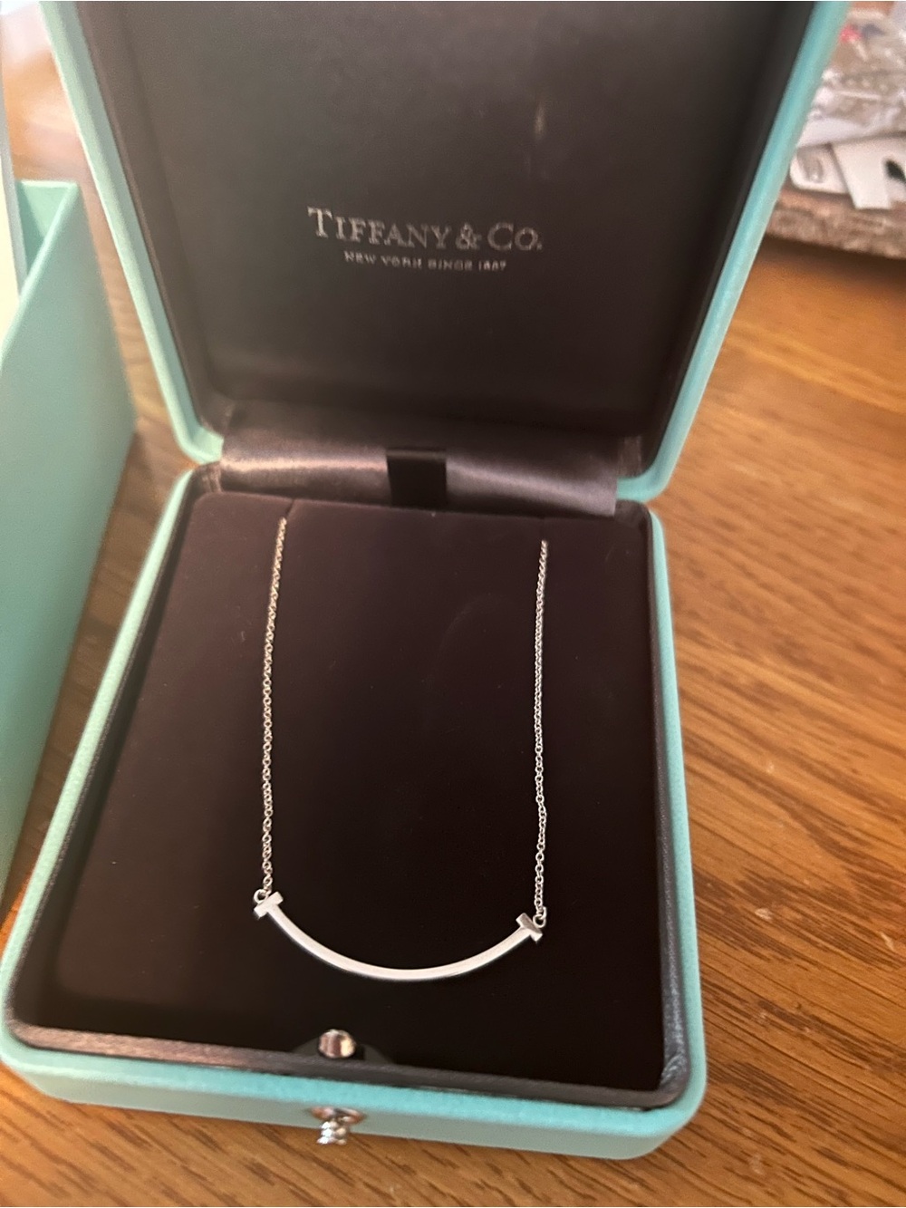 Tiffany & Co. - Tiffany T Smile 18k white gold Necklace with Signature Blue Box - Picture 2 of 3